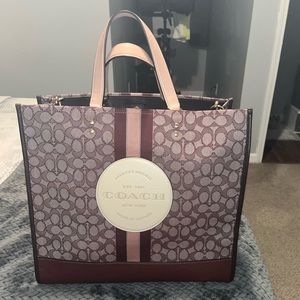 Dempsey Tote 40 In Signature Jacquard With Stripe And Coach Patch